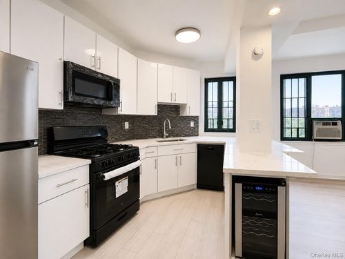 3h-1594 Unionport Rd, Bronx, NY, 10462-6048 | Card Image