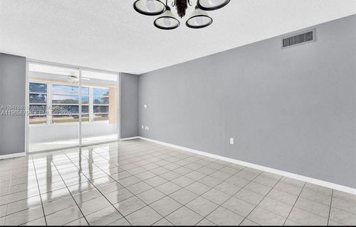 apt-208-8100 Sunrise Lakes Blvd, Sunrise, FL, 33322-1552 | Card Image