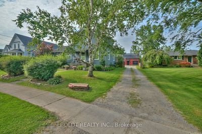 3859 W Main St, House other with 5 bedrooms, 2 bathrooms and 8 parking in Fort Erie ON | Image 3