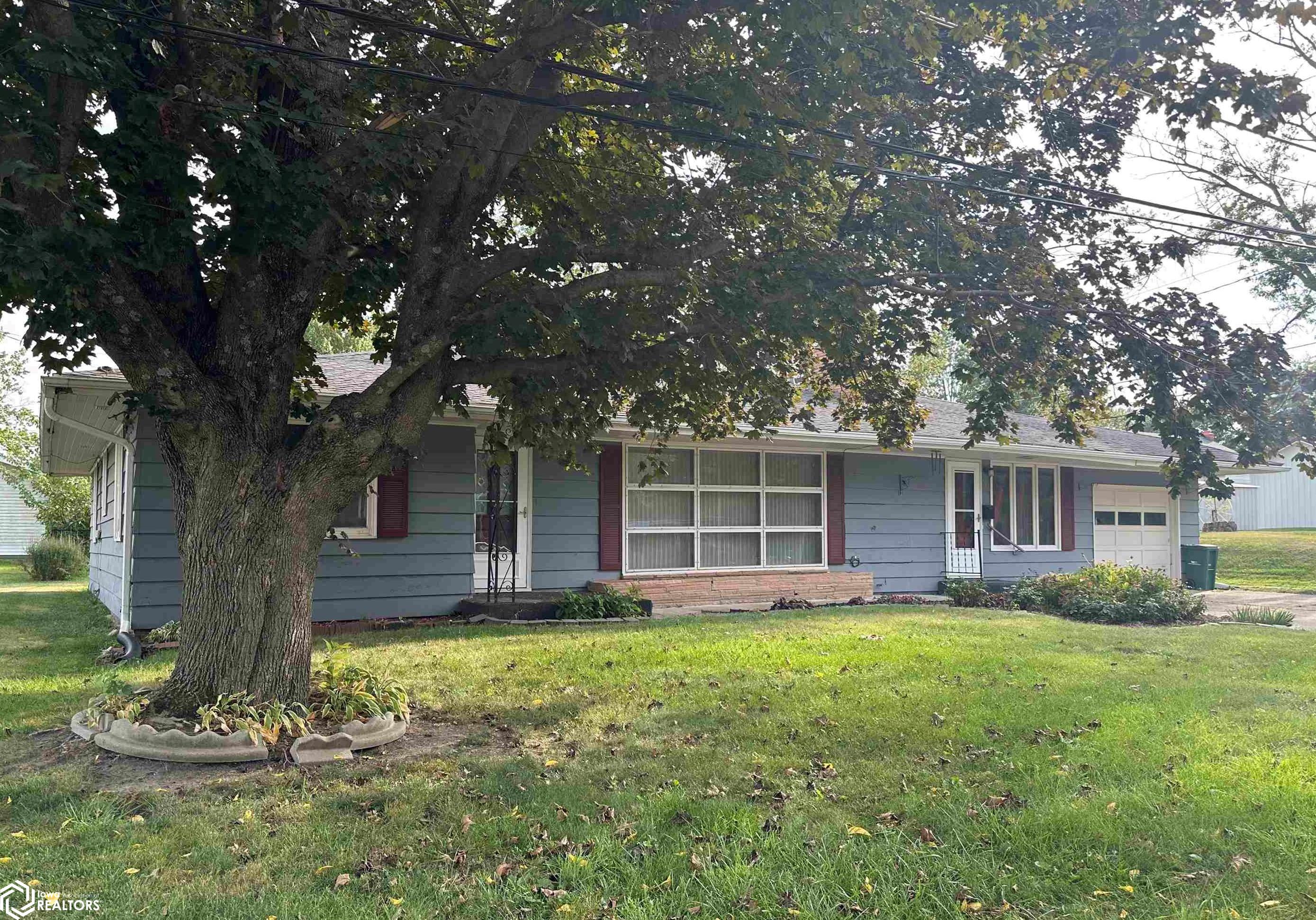 Lucas Ave, Chariton, IA 50049