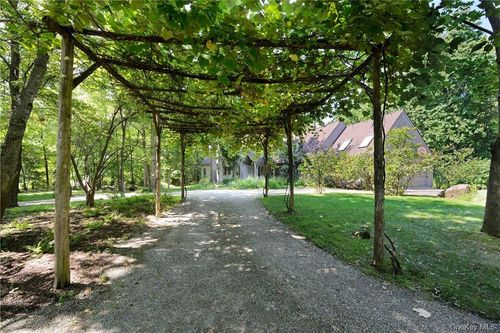 50 Woods Rd, Palisades, NY, 10964-1610 | Card Image