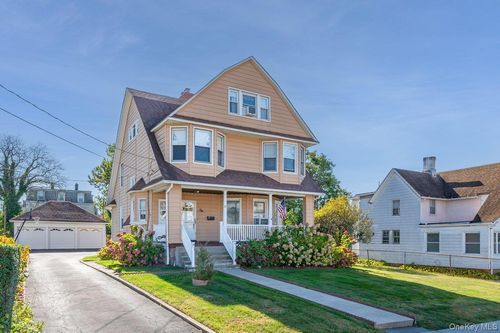 52 Lafayette St, New Rochelle, NY, 10805-3951 | Card Image