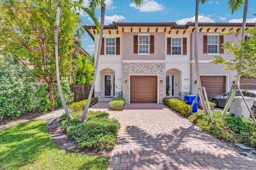 3232 Marine Dr, Pompano Beach, FL, 33062-1216 | Card Image
