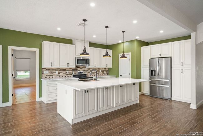 7006 Robin Hood Way, House other with 3 bedrooms, 3 bathrooms and null parking in Schertz TX | Image 9