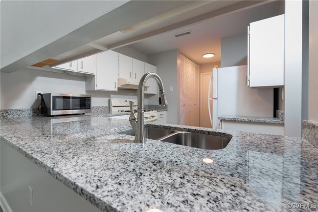 11914 W Briar Patch Dr, Condo with 3 bedrooms, 3 bathrooms and null parking in Midlothian VA | Image 5
