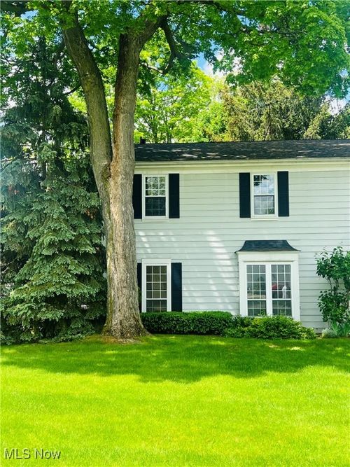 7328 Foxmill Rd, Mentor, OH, 44060-6376 | Card Image