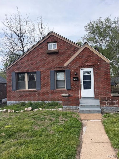 9527 Roslan Pl, Saint Louis, MO, 63114-2615 | Card Image