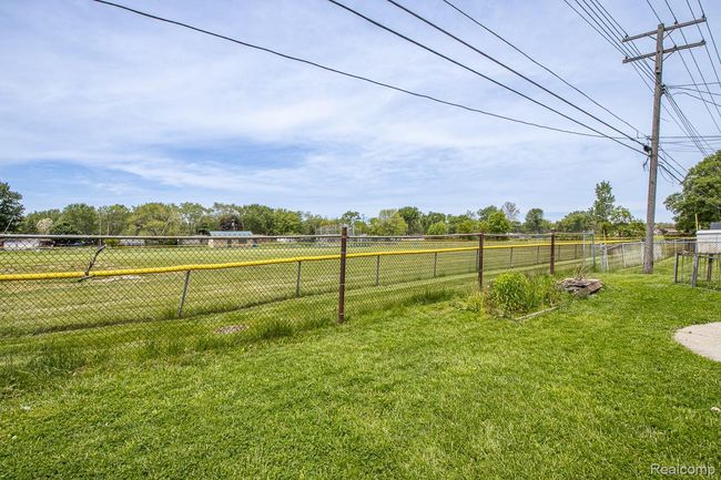 Field being the home | Image 23