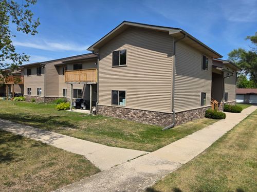 1011 S 2nd St, Delavan, WI, 53115-3273 | Card Image