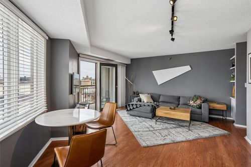 711-300 Walnut St, Des Moines, IA, 50309-2224 | Card Image