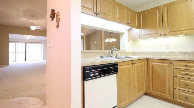 5511 - 5511 Ashton Way, Condo with 2 bedrooms, 2 bathrooms and null parking in SARASOTA FL | Image 5