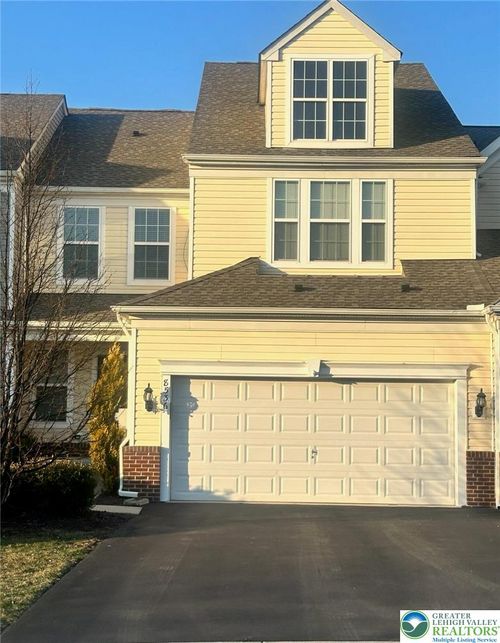 8536 Mayfair Ct, BREINIGSVILLE, PA, 18031-1567 | Card Image