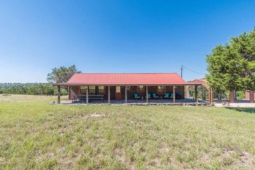117 Hawk Rd, Fredericksburg, TX, 78624-6137 | Card Image