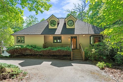 365 Peacock Dr, Blowing Rock, NC, 28605-9154 | Card Image