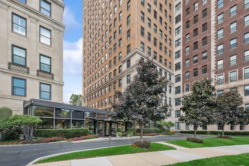 5a-3740 N Lake Shore Dr, Chicago, IL, 60613-4201 | Card Image