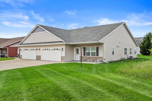 747 Prairie Gdns, Kewaskum, WI, 53040-9307 | Card Image