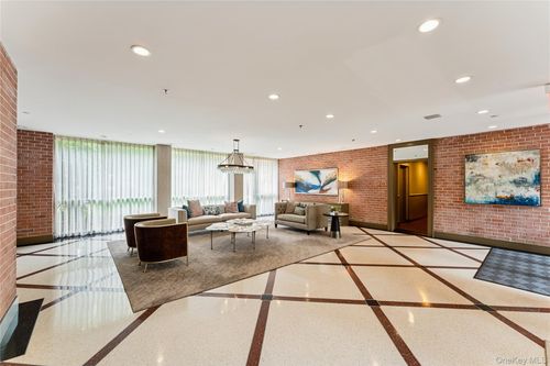 apt-2f-20 Canterbury Rd, Great Neck, NY, 11021-2128 | Card Image
