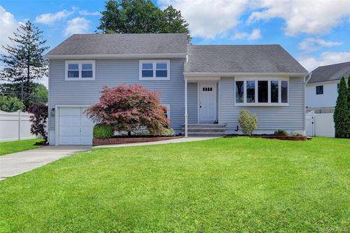 3621 Regent Ln, Wantagh, NY, 11793-1431 | Card Image