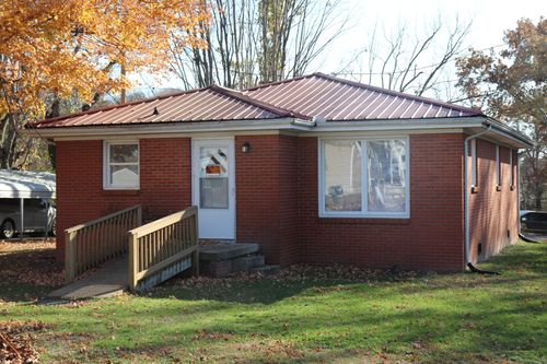 300 Walton Ave, Lafayette, TN, 37083-1132 | Card Image