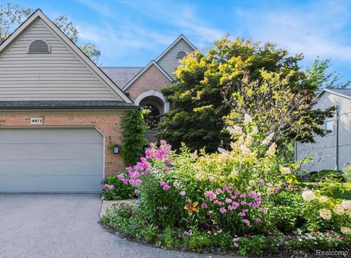 4973 Parview Dr, Clarkston, MI, 48346-2803 | Card Image