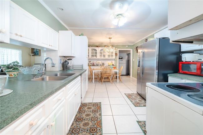 5803 Nw 85 Th Ter, House other with 2 bedrooms, 2 bathrooms and null parking in Tamarac FL | Image 9