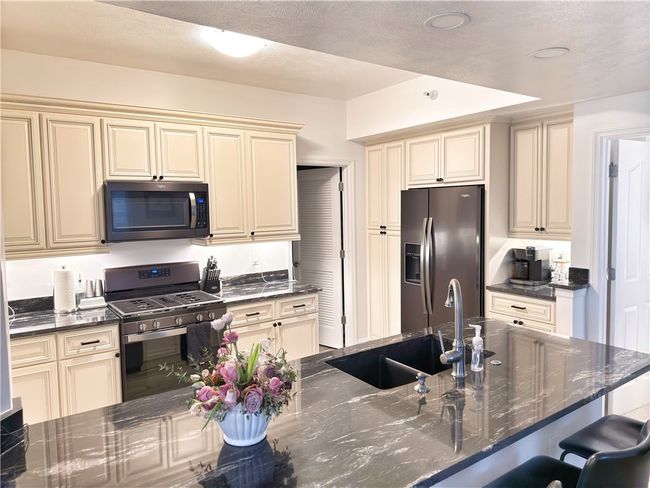UNIT-2 - 223 Adams Pointe Blvd, Condo with 2 bedrooms, 2 bathrooms and 1 parking in Mars PA | Image 9