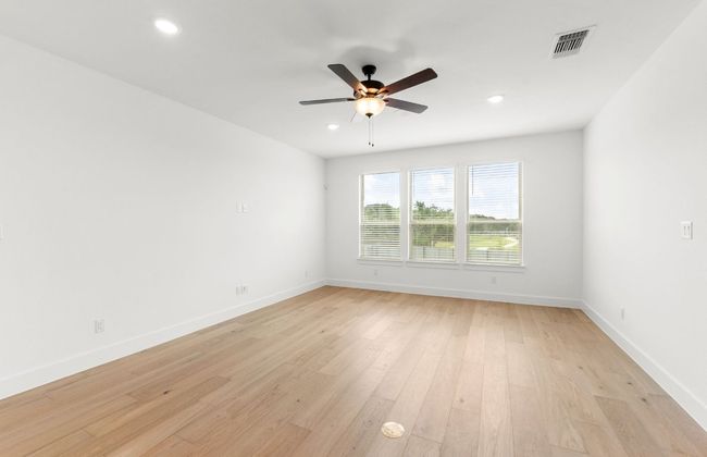 217 Peach Orchard Ln, House other with 4 bedrooms, 3 bathrooms and 2 parking in Georgetown TX | Image 5