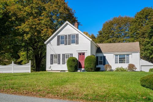 8 Summer Street, Medfield, MA, 02052 | Card Image