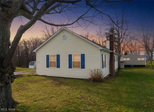 5089 S Geneva Dr, Geneva, OH, 44041-8902 | Card Image