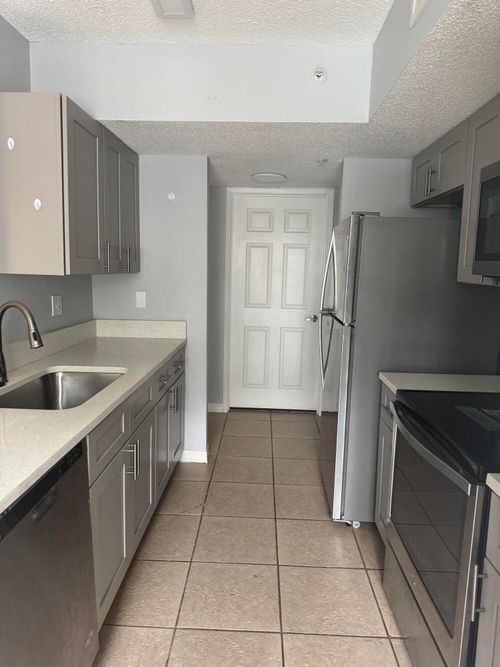 105-1670 N 42nd Cir, VERO BEACH, FL, 32967-8112 | Card Image