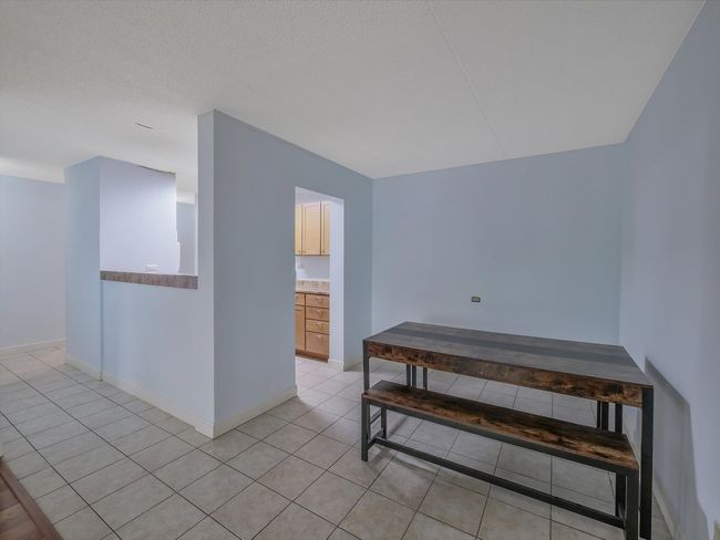 APT-202 - 5600 Astor Ln, Condo with 2 bedrooms, 1 bathrooms and 2 parking in Rolling Meadows IL | Image 10