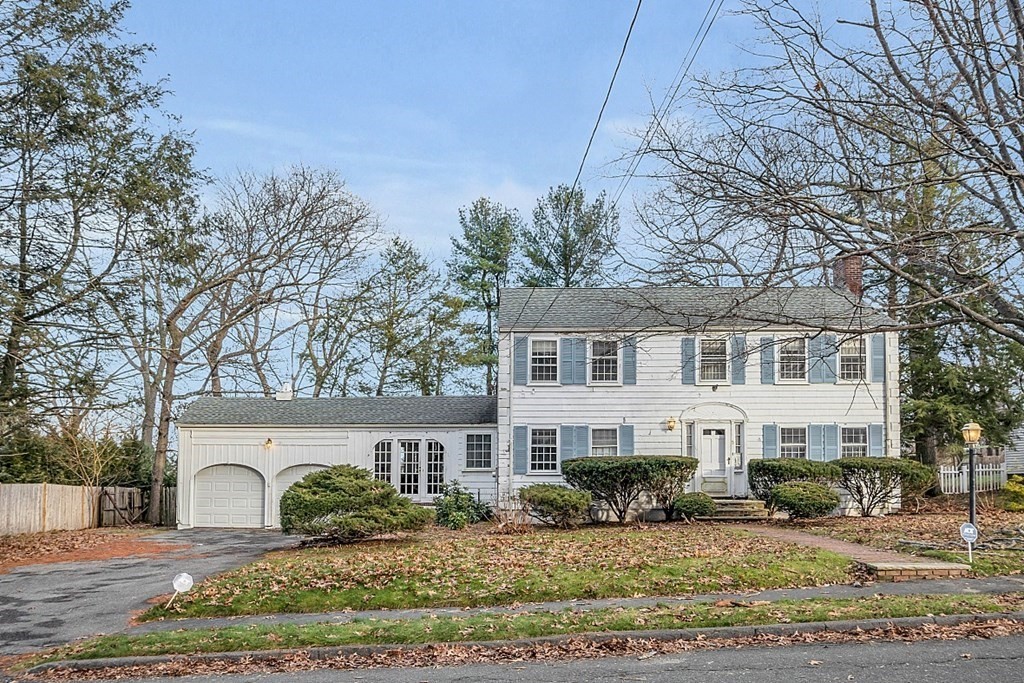Hunting Ln, Lynnfield, MA 01940
