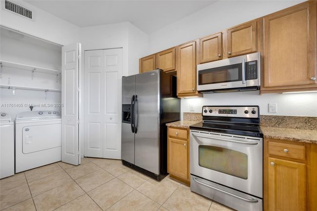 APT-501 - 3600 Oaks Clubhouse Dr, Condo with 3 bedrooms, 2 bathrooms and null parking in Pompano Beach FL | Image 13
