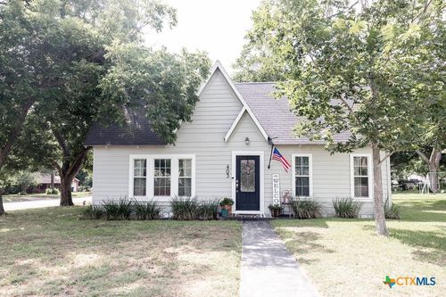 403 E 13th St, Shiner, TX, 77984-6224 | Card Image