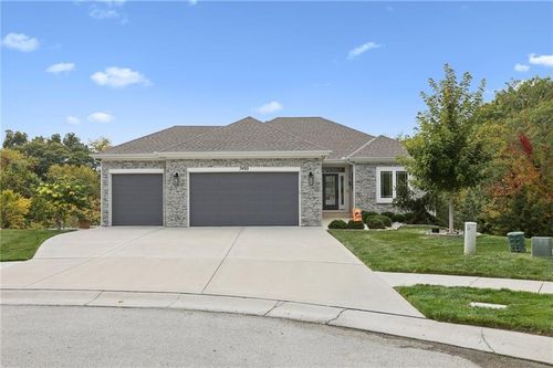 7400 Nw Chambers Ct, Parkville, MO, 64152-5136 | Card Image