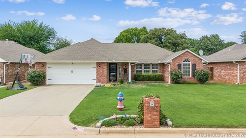1101 Crozier St, Perkins, OK, 74059-9301 | Card Image