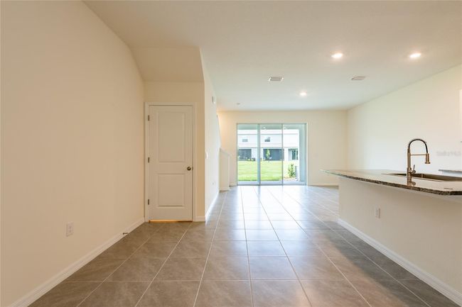 Nice size breakfast nook | Image 10