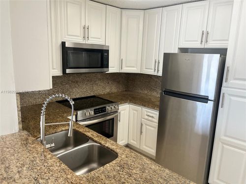 107-200 Palm Cir W, Pembroke Pines, FL, 33025-1173 | Card Image