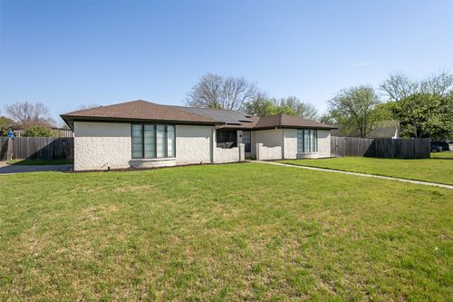 108 Haywood Dr, Benbrook, TX, 76126-4002 | Card Image