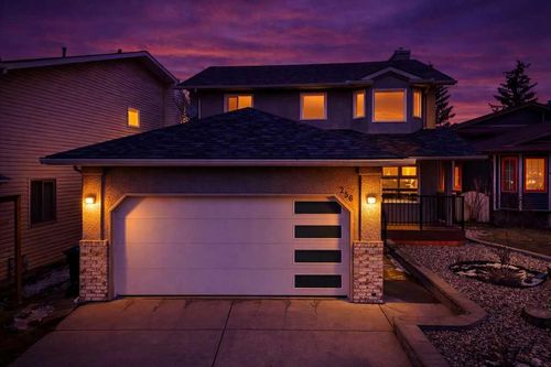 256 Riverside Mews Se, Calgary, AB, T2C3Y8 | Card Image