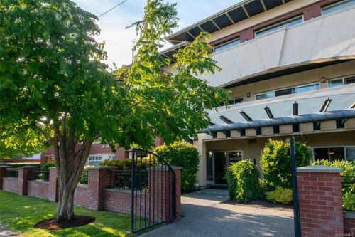 202-2380 Brethour Ave, Sidney, BC, V8L2A5 | Card Image