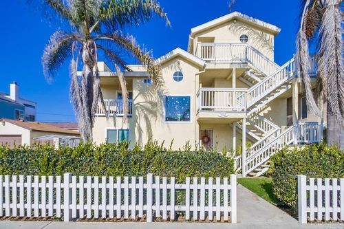 unit-4-152 Evergreen Ave, Imperial Beach, CA, 91932-2465 | Card Image