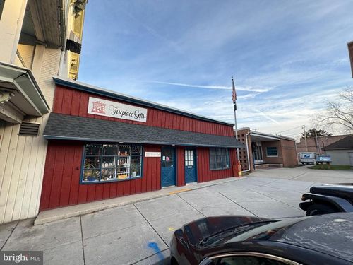 5 Center Sq, NEW OXFORD, PA, 17350-1402 | Card Image