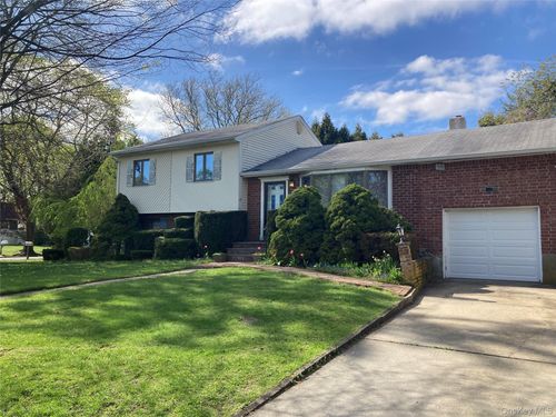 16 Upper Dr, Huntington, NY, 11743-4725 | Card Image