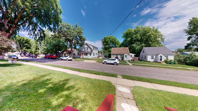 Front of house looking to street | Image 33