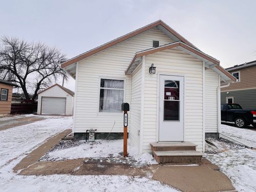 818 1st Ave Ne, ABERDEEN, SD, 57401-3620 | Card Image