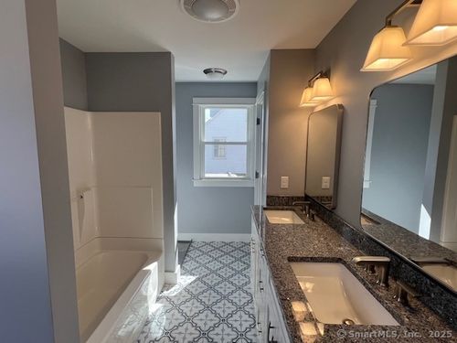 19 Pond St, Westerly, RI, 02891-1505 | Card Image