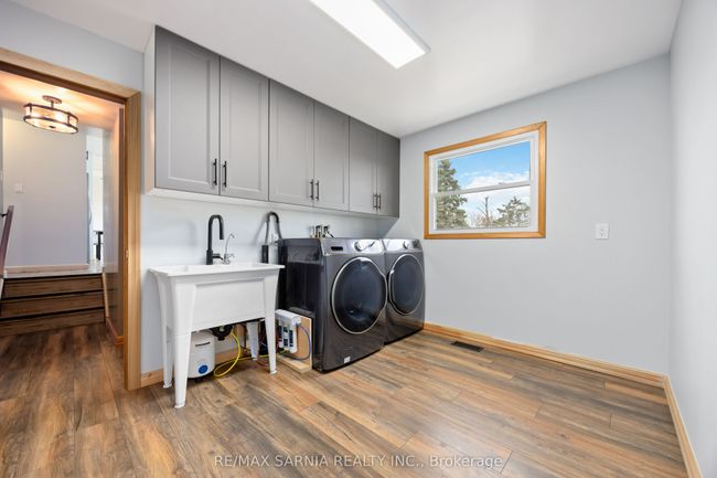 4186 Fairweather Rd, House other with 4 bedrooms, 2 bathrooms and 6 parking in Petrolia ON | Image 18