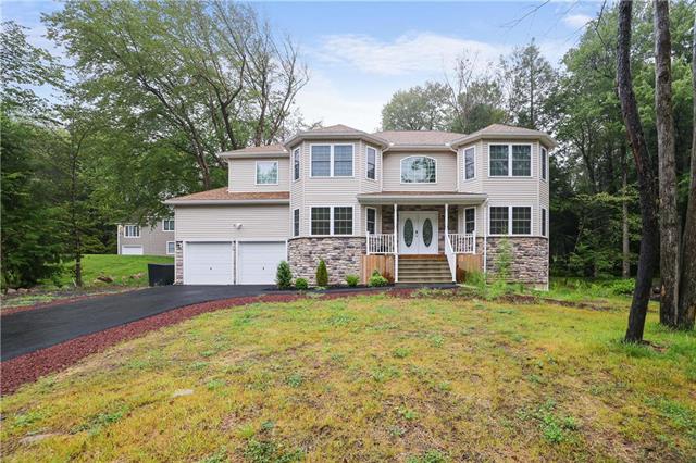 Pine Valley Dr, Tobyhanna, PA 18466
