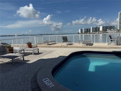 202-2016 Bay Dr, Miami Beach, FL, 33141-4436 | Card Image